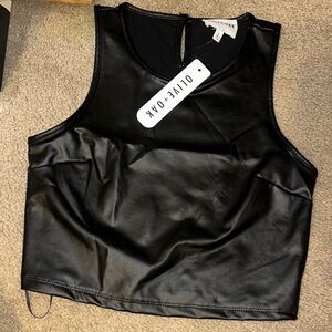 Olive & Oak Sleek Black Crop Top